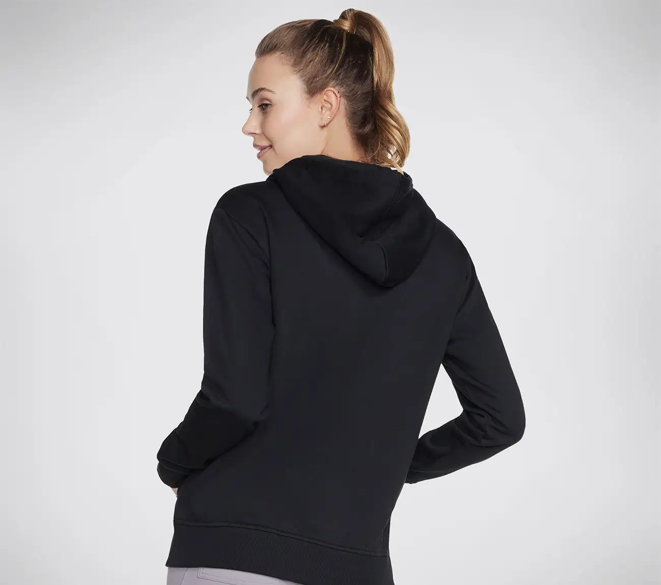 Skechers Signature Hoodie - Trendikäs ja Mukava Huppari Naisten Vaatteet 4 Skechers Signature Hoodie - Trendikäs ja Mukava Huppari Naisten Vaatteet - Image 2