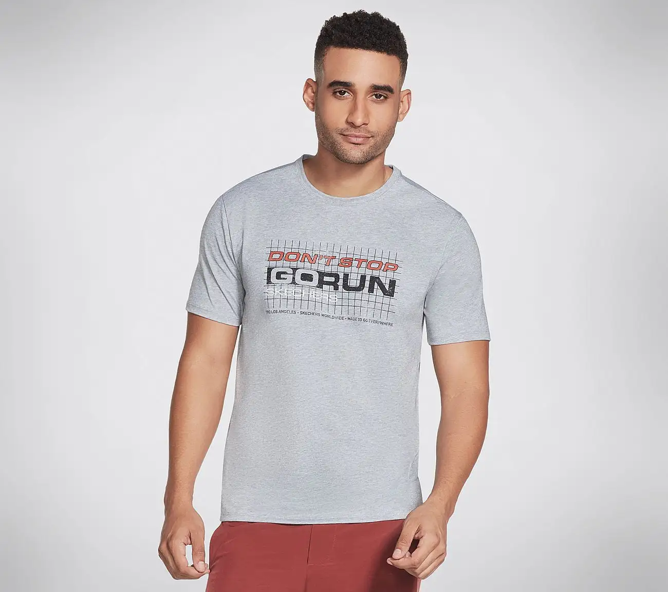 Skechers Dont Stop GO RUN T-paita - Kevyet ja hengittävät miesten urheilut-paidat 3 Skechers Dont Stop GO RUN T-paita - Kevyet ja hengittävät miesten urheilut-paidat
