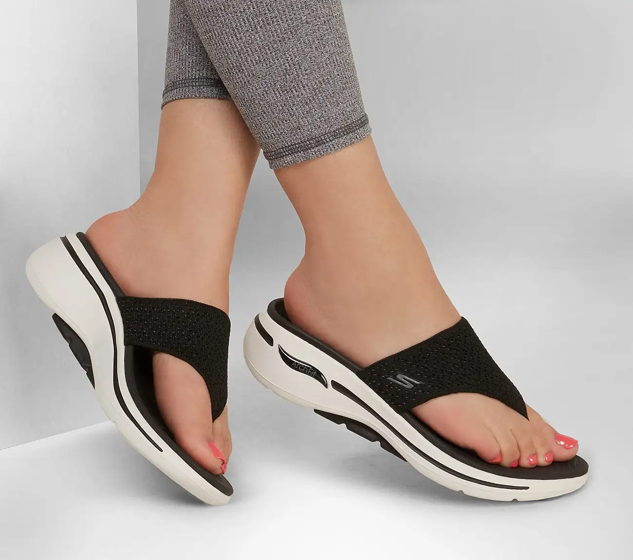 Skechers GO WALK Arch Fit - Weekender - Naisten sandaalit - Mukavuus ja tyylikkyys 8 Skechers GO WALK Arch Fit - Weekender - Naisten sandaalit - Mukavuus ja tyylikkyys - Image 6