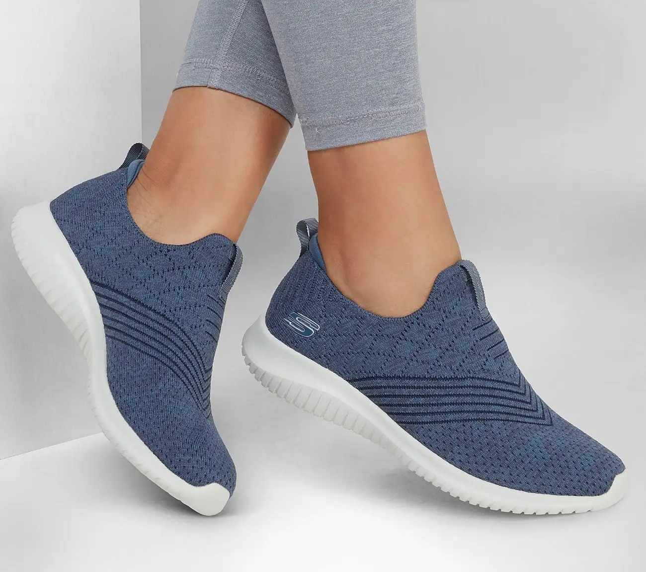 Skechers Ultra Flex - Naisten Mukavat Jalkineet | Kestävä & Tyylikäs 8 Skechers Ultra Flex - Naisten Mukavat Jalkineet | Kestävä & Tyylikäs - Image 6